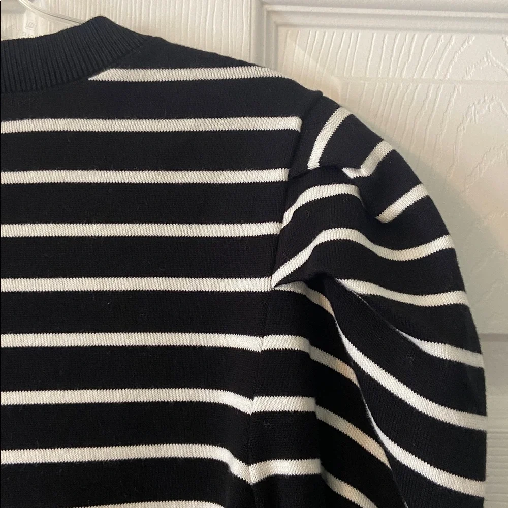 DKNY Black and White Striped Top length 26” bust 36” brand new - Picture 6 of 8